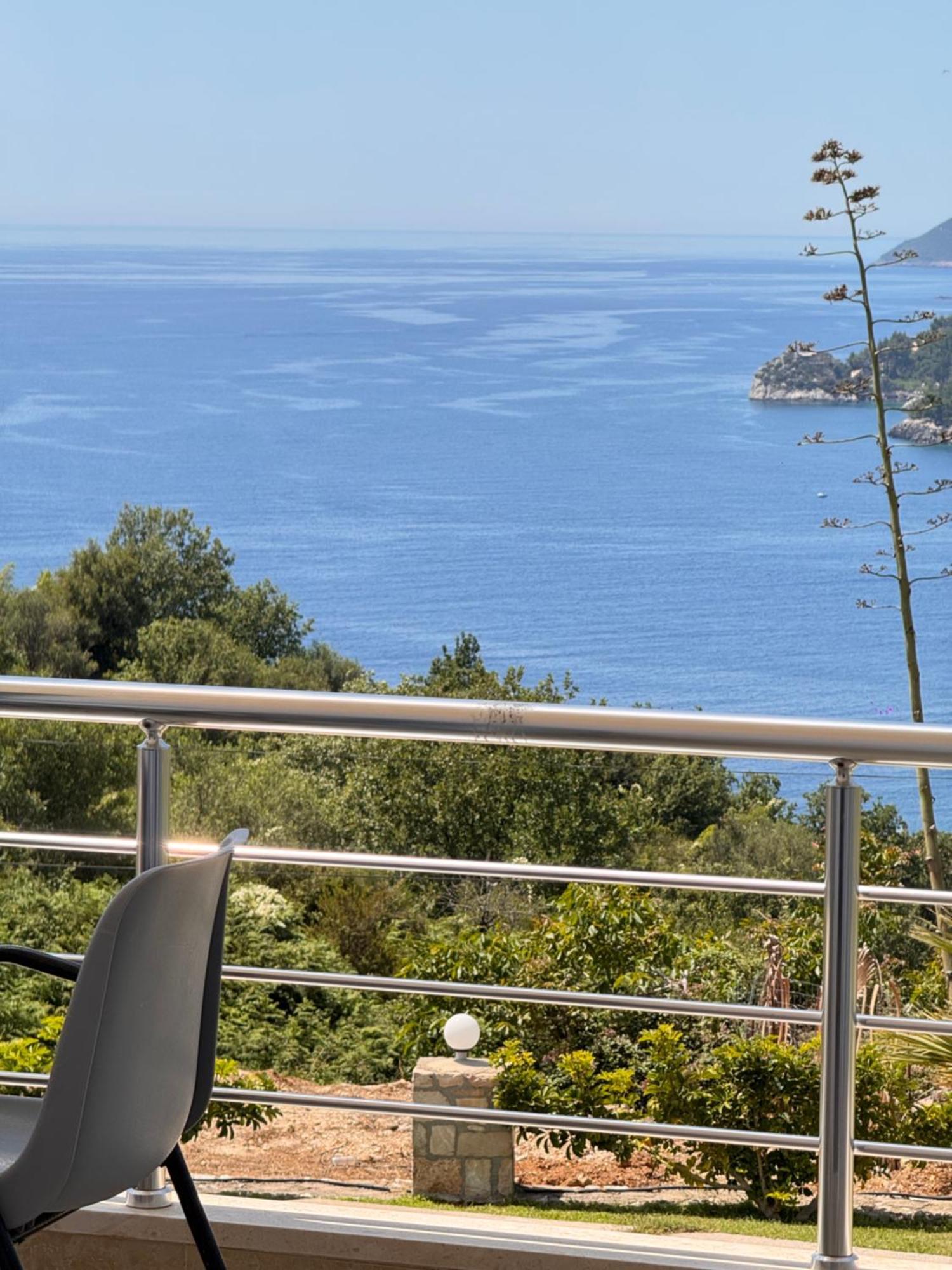 Belvedere Hotel&suites * Himarë